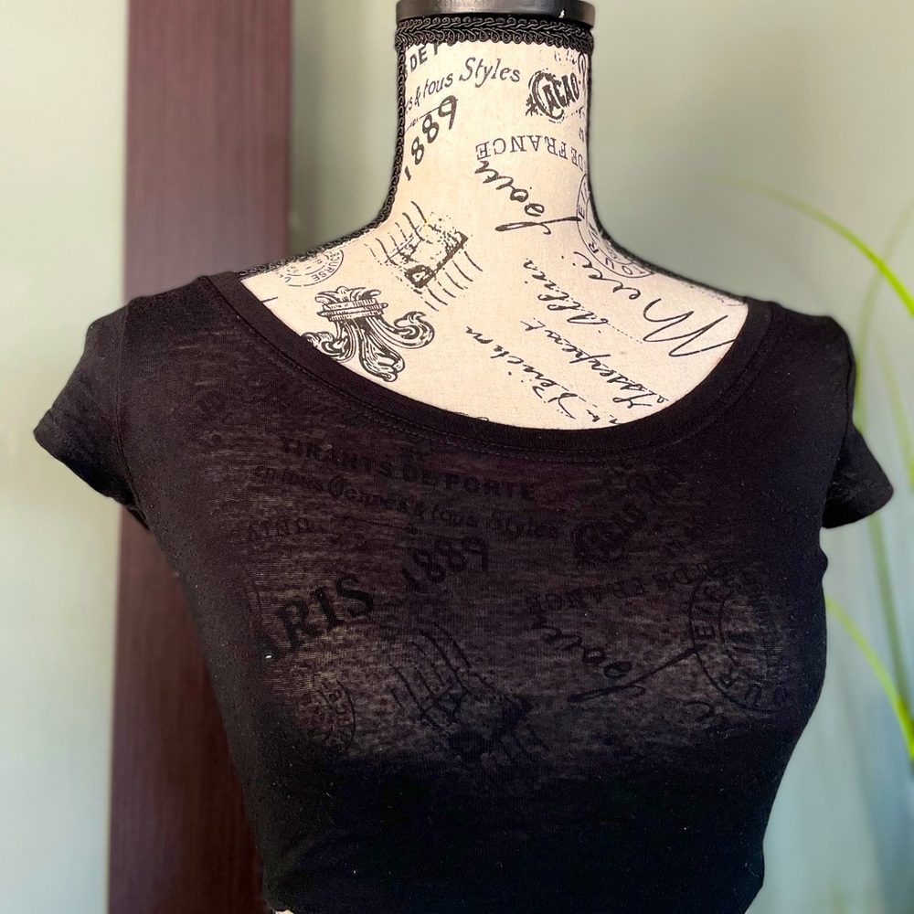 Black crop top. Crop top. Crop tops.